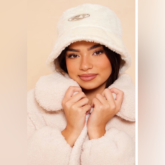 PRETTYLITTLETHING White Fluffy Bucket Hat *NEW* - Picture 1 of 4